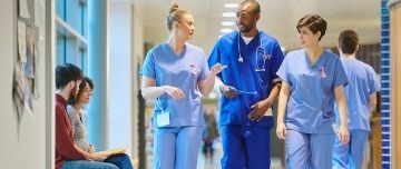 C’est par la plateforme Parcoursup que les futurs étudiants en soins infirmiers devront passer pour intégrer un des 326 instituts de formation aux soins infirmiers en France. La sélection se fait sur dossier.