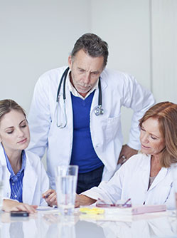 Un médecin peut-il avoir plusieurs collaborateurs ? - MACSF