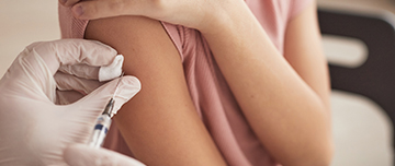 Vaccination d'une jeune fille - MACSF