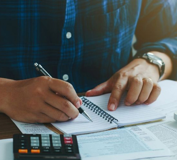 homme calcul fiscalité macsf