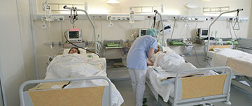 Patients allongés en salle de réveil post interventionnelle - MACSF