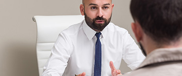 Un jeune homme en consultation chez le psychiatre - MACSF