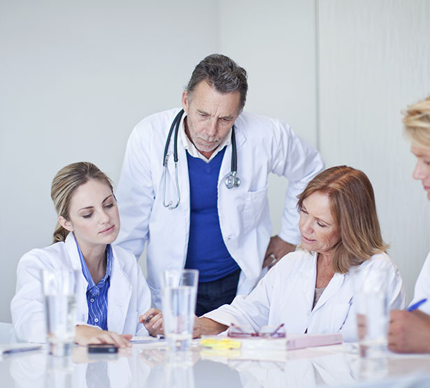 Un médecin peut-il avoir plusieurs collaborateurs ? - MACSF