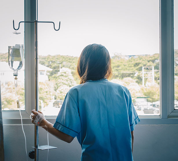 La responsabilité d’un établissement de santé écartée pour une chute fatale dans ses locaux