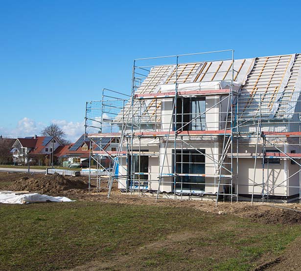 Une maison en construction dans un lotissement - MACSF