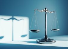 Assurance vie : la MACSF vous explique comment choisir entre rachats et avances