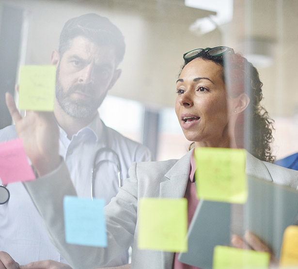 Professionnels de santé échangent sur la création d'une SCI - MACSF