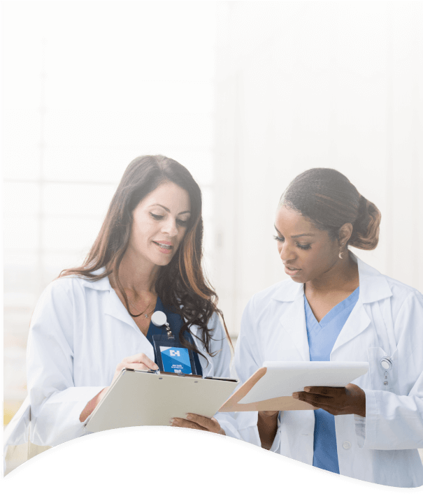 prev hospi MACSF - femmes discutant dans un couloir