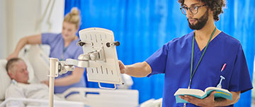 Infirmière en pratique avancée aux urgences - MACSF
