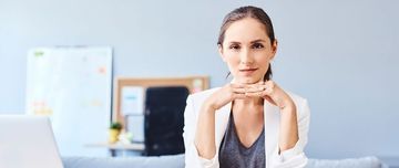 Une femme à son bureau - MACSF