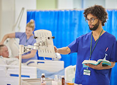 Infirmière en pratique avancée aux urgences - MACSF