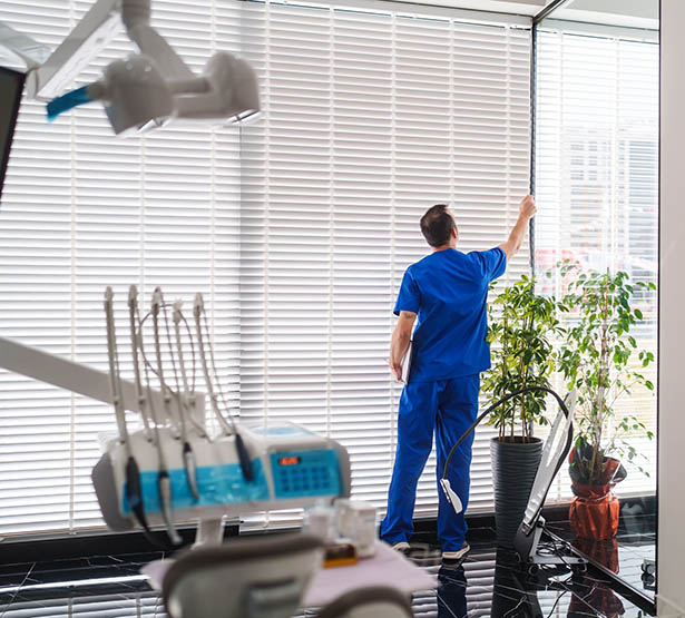 Un chirurgien-dentiste ferme le store de son cabinet - MACSF