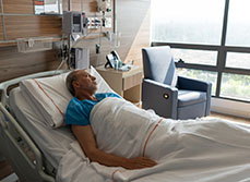 Un patient dans son lit d'hôpital - MACSF
