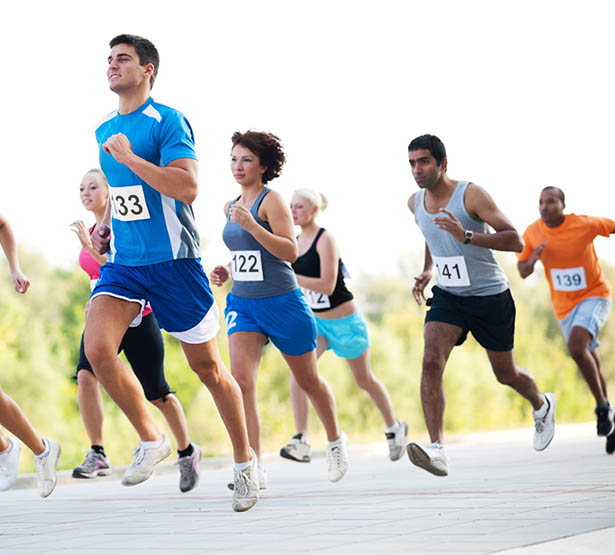 Personnes qui participent à une course sportive - MACSF