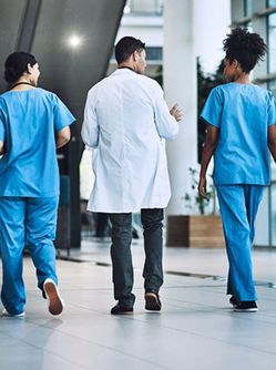 Pourquoi prendre sa RCP-PJ à la MACSF quand on est soignant - MACSF