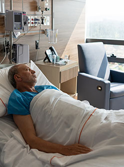 Un patient dans son lit d'hopital | MACSF