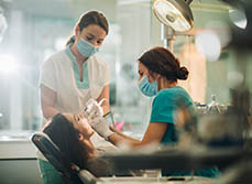 Le traitement des "triangles noirs" par le chirurgien-dentiste - MACSF