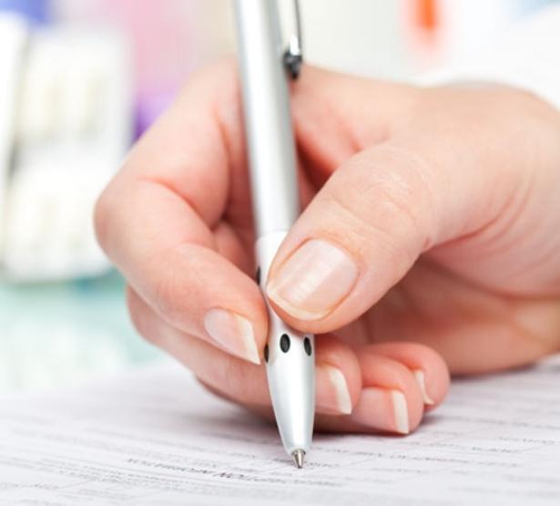 infirmière remplie ordonnance - MACSF
