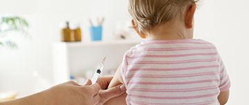 Un jeune patient se fait vacciner - MACSF