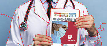 Un médecin tenant une tablette - MACSF