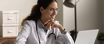 Une femme médecin en téléconsultation - MACSF