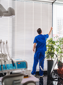 Un chirurgien-dentiste ferme le store de son cabinet - MACSF