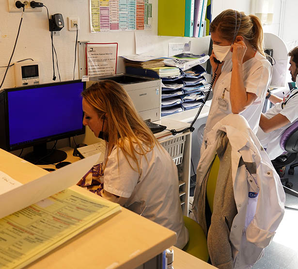 Infirmières dans le bureau des urgences - MACSF