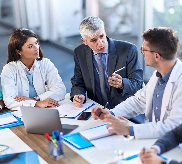 Réunion entre professionnels de santé - MACSF