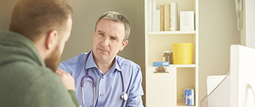 Médecin écoute son patient - MACSF