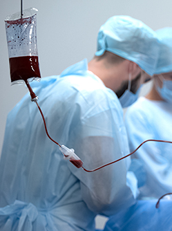 Une transfusion sanguine réalisée lors d'une intervention chirurgicale | MACSF