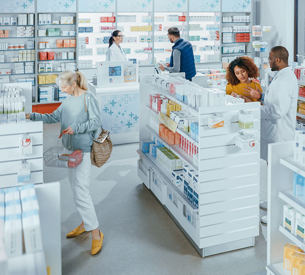 Clients dans une pharmacie - MACSF