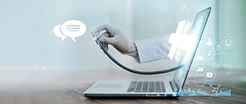 Une main de médecin tenant un stéthoscope sort de l'écran d'un ordinateur portable - MACSF