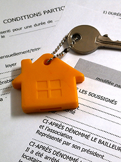 Clé posée sur un contrat de location - MACSF