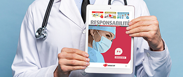 Un médecin tenant une tablette - MACSF