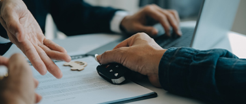 Echange d'une clé de véhicule lors de la signature d'un contrat - MACSF