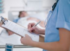 Personnel soignant travaillant à l'hôpital - Crise à l’hôpital : 2 mesures phares