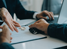 Echange d'une clé de véhicule lors de la signature d'un contrat - MACSF